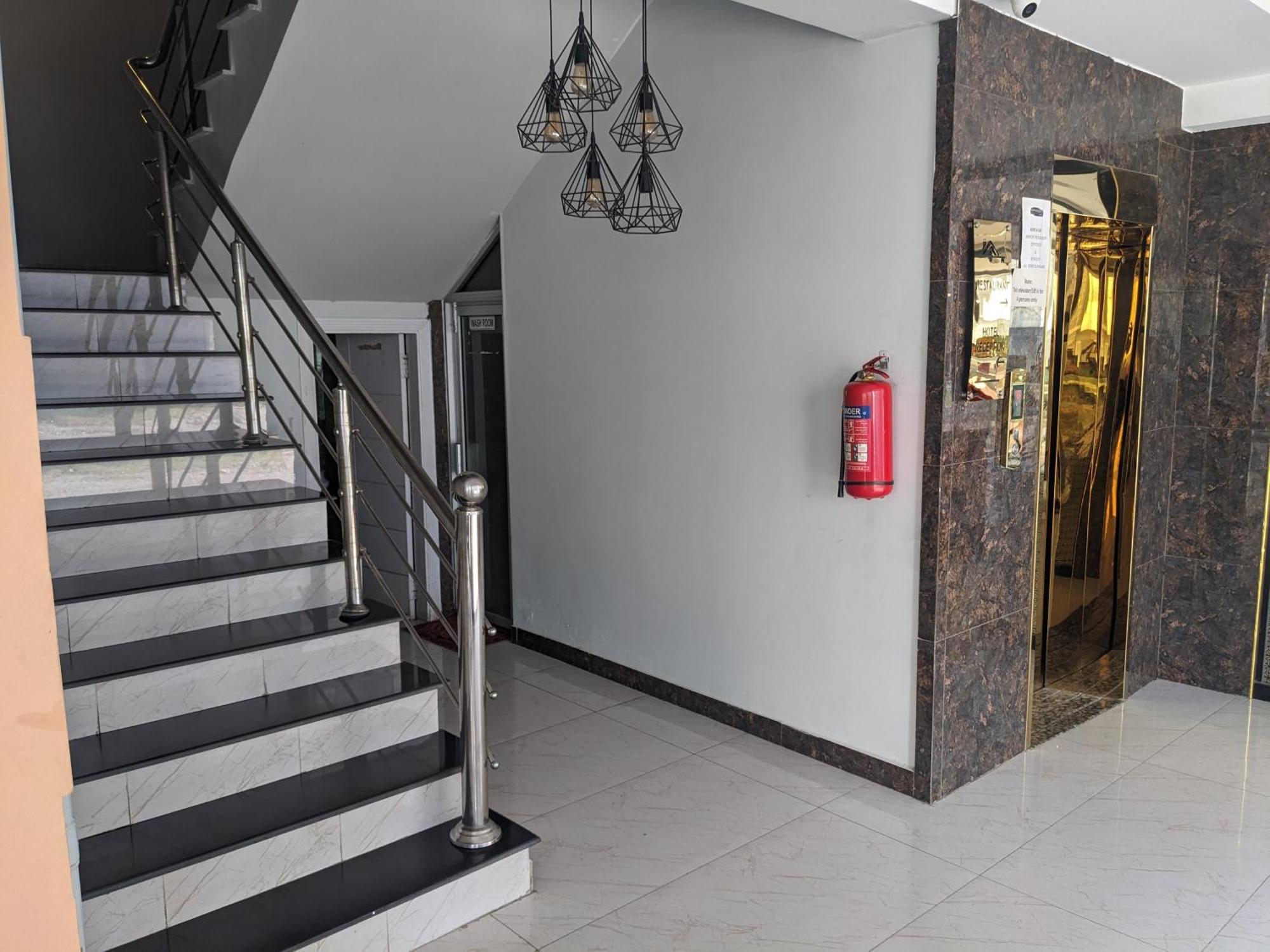 Nueva Hotel Islamabad Zewnętrze zdjęcie